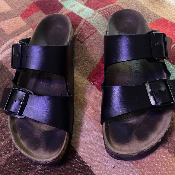 Birkenstock Shoes - Birkenstock Arizona Oiled Leather.
Great condition cept darkened footbed. Size39